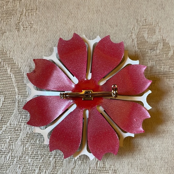 Vintage 1960s red, white and blue enameled flower pin - Picture 6 of 7